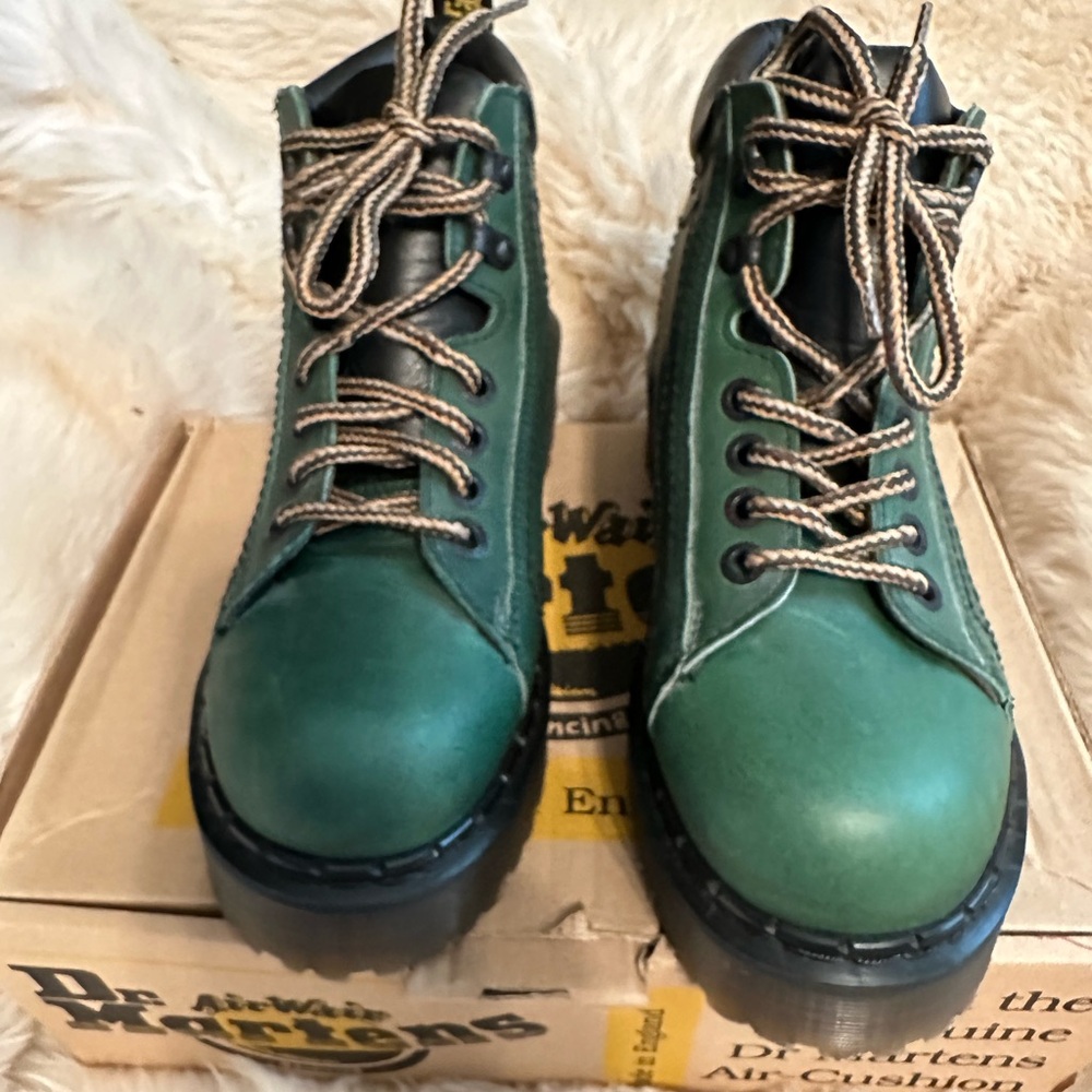 Like new 90’s Dr. Marten ankle boots - Picture 4 of 11